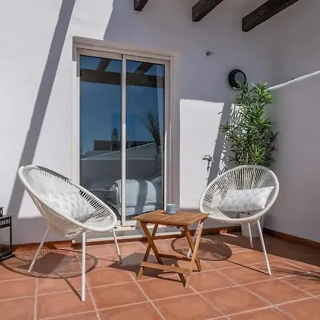 Stunning Penthouse On Golf Course With Sea Views *